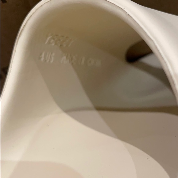 Yeezy slides - Picture 3 of 3